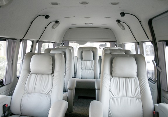 toyota 10 passenger van