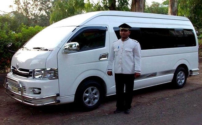 toyota 10 passenger van