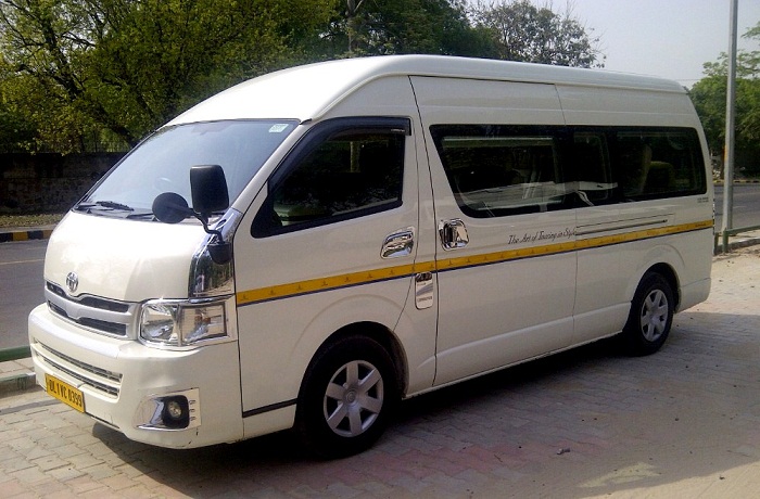 toyota 10 passenger van